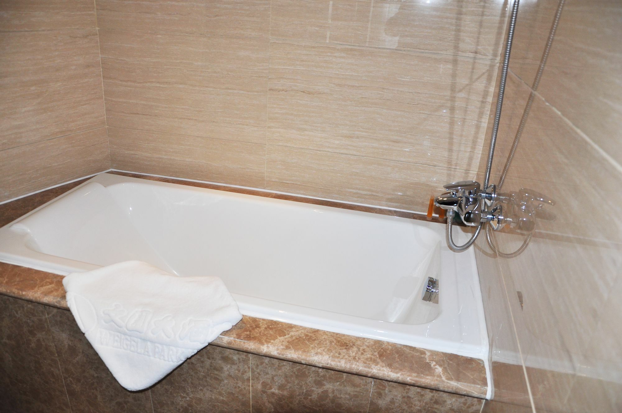 Dalian New Garden Hotel Bagian luar foto